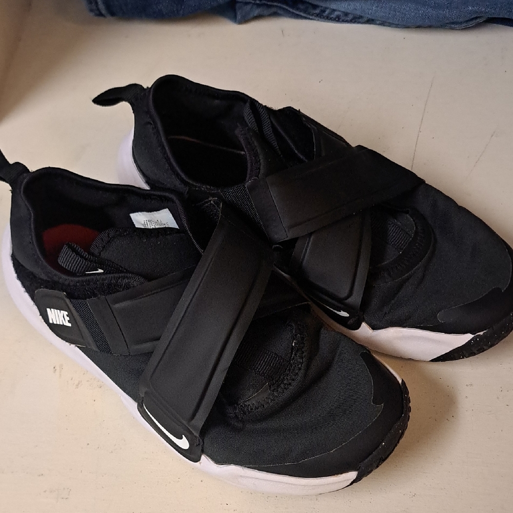 Nike Kids Black and White Slippers